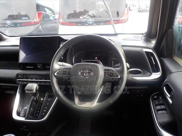 Toyota Noah 2022 Purple