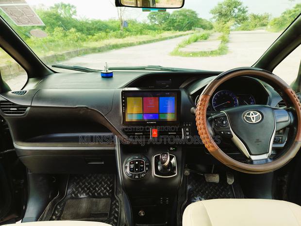 Toyota Esquire 1.8 FWD Hybrid (7 seater) 2015 Black