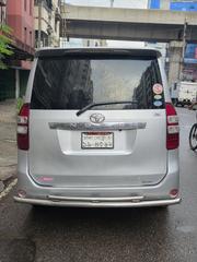 Toyota Noah 2.0 143hp AWD (8 Seater) 2012 Silver for sale