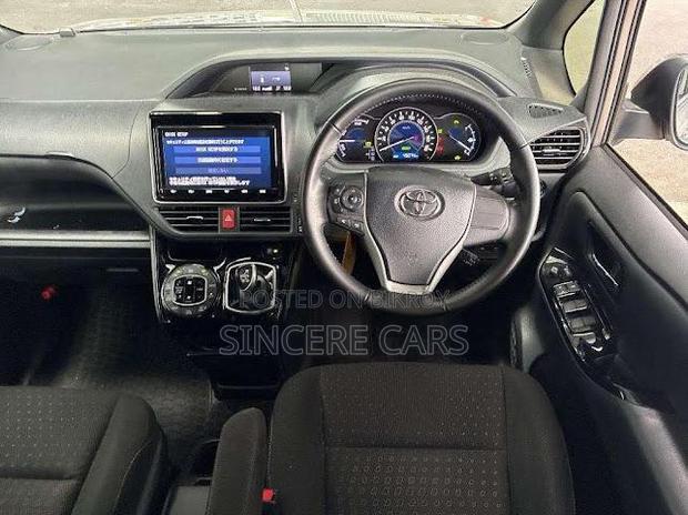 Toyota Noah 2021 Brown