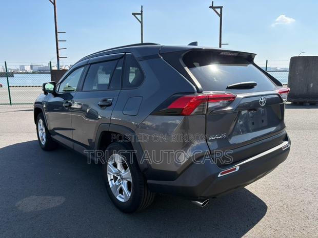 Toyota RAV4 2021 Gray