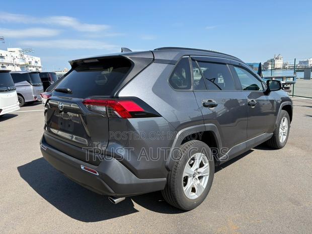 Toyota RAV4 2021 Gray
