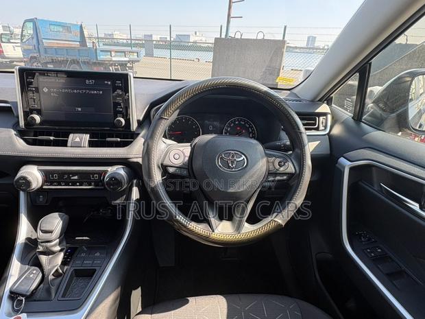 Toyota RAV4 2021 Gray
