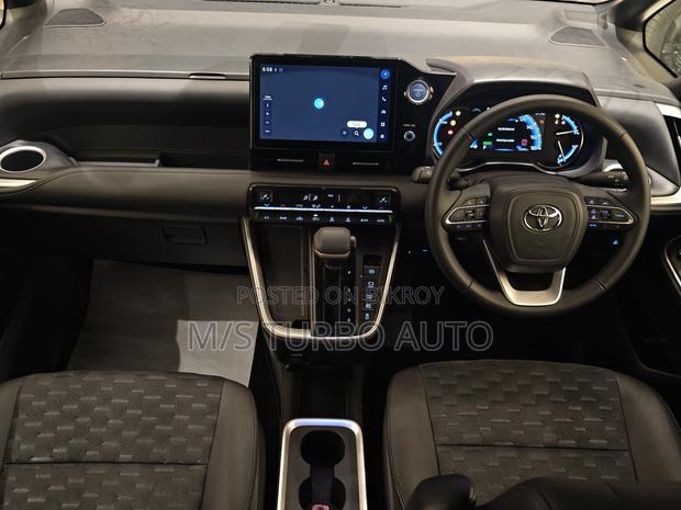 Toyota Voxy 2022 Pearl