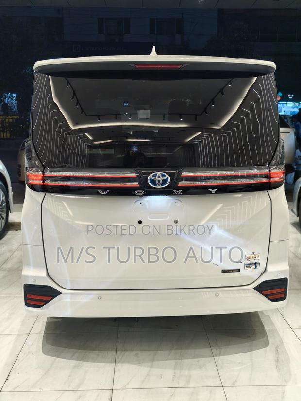 Toyota Voxy 2022 Pearl