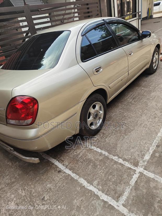 Nissan Sunny B15 Sedan 1.6 2004 Gold