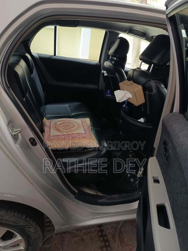 Toyota Vitz 2010 Silver