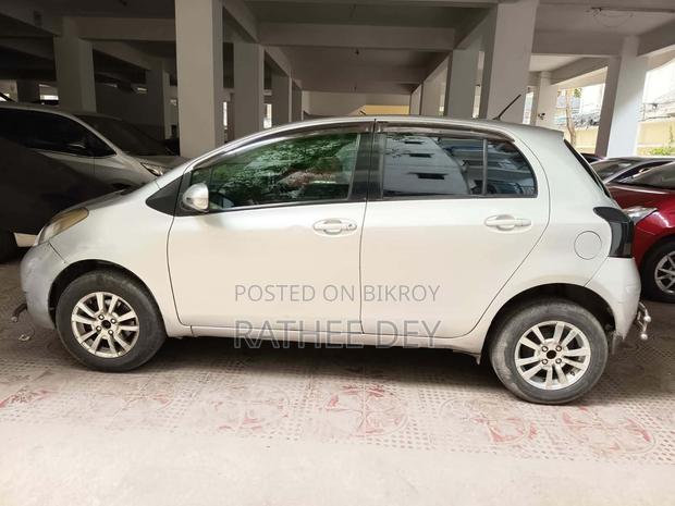 Toyota Vitz 2010 Silver