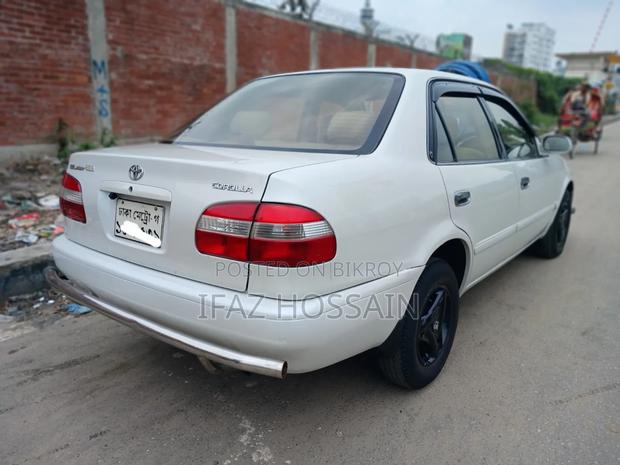 Toyota Corolla 2000 Pearl