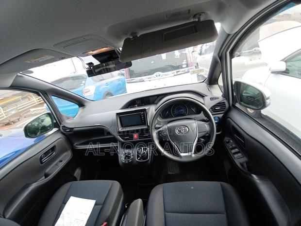 Toyota Noah 1.8 FWD Hybrid (7 seater) 2021 Silver