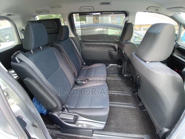 Toyota Noah 1.8 FWD Hybrid (7 seater) 2021 Silver