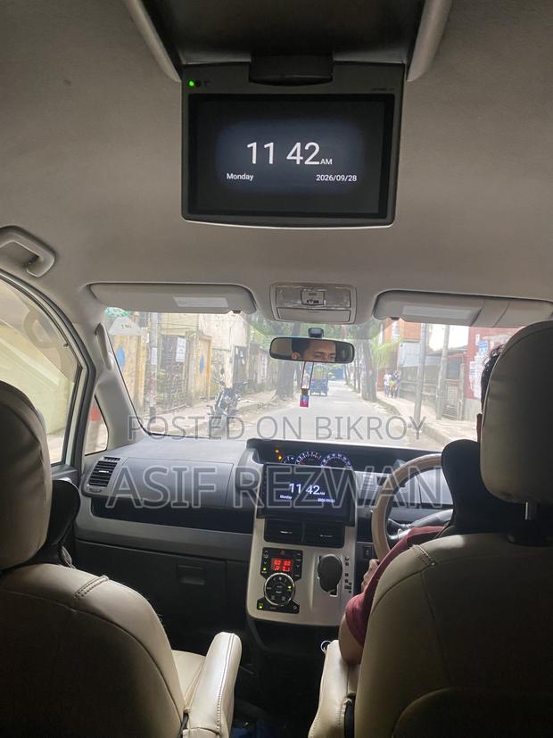 Toyota Noah 2010 Pearl