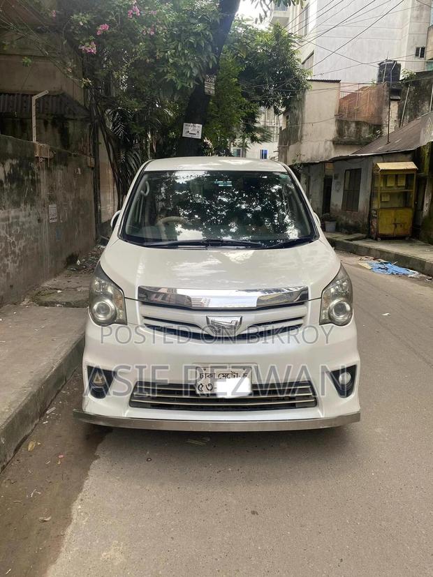 Toyota Noah 2010 Pearl