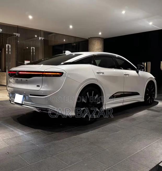 Toyota Crown 2022 Pearl