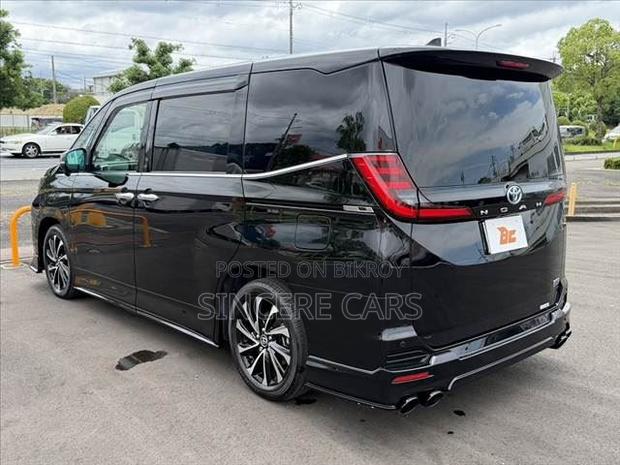 Toyota Noah 2023 Black