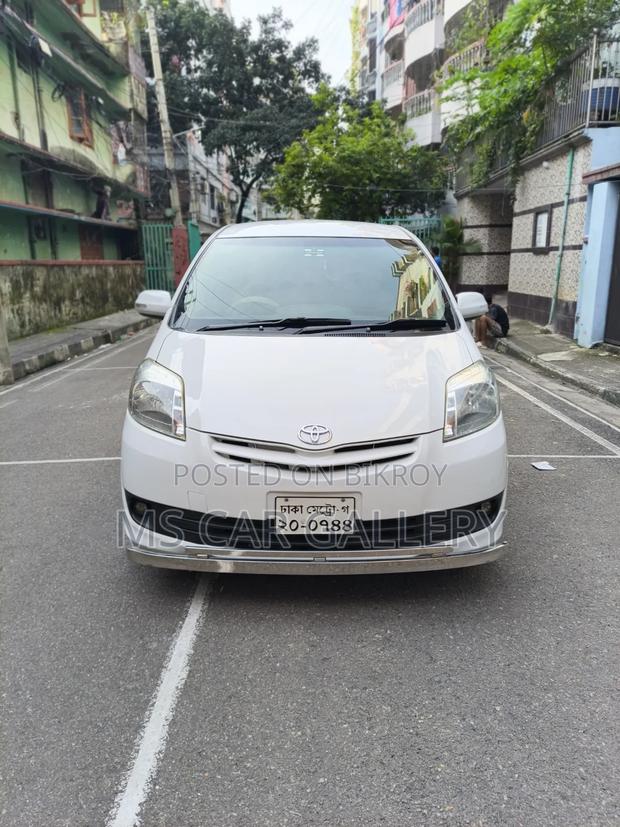 Toyota Passo Sette 2010 White