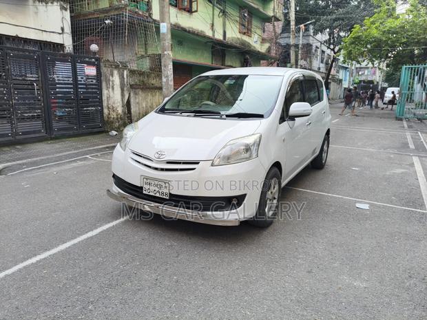 Toyota Passo Sette 2010 White