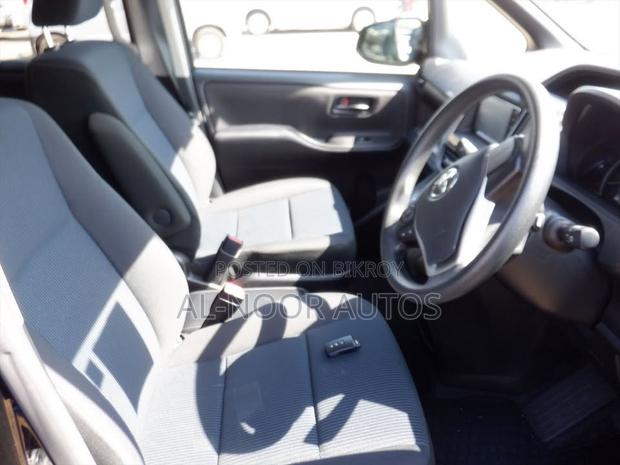 Toyota Noah 1.8 FWD Hybrid (7 seater) 2021 Black