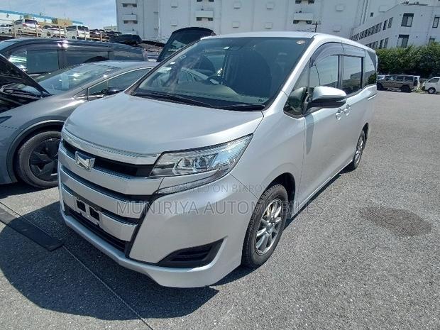 Toyota Noah 1.8 FWD Hybrid (7 seater) 2021 Silver