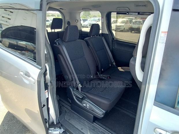 Toyota Noah 1.8 FWD Hybrid (7 seater) 2021 Silver