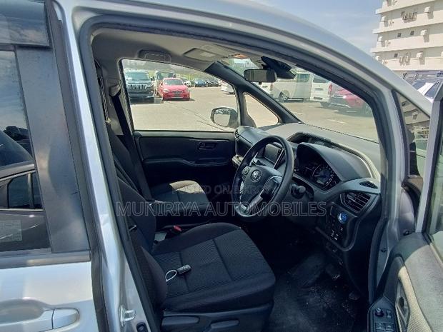 Toyota Noah 1.8 FWD Hybrid (7 seater) 2021 Silver