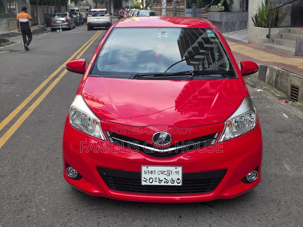 Toyota Vitz 1.3 FWD 5dr 2011 Red