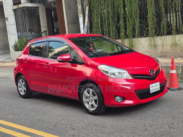 Toyota Vitz 1.3 FWD 5dr 2011 Red