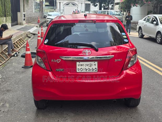 Toyota Vitz 1.3 FWD 5dr 2011 Red