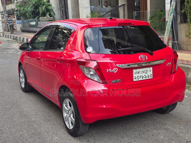 Toyota Vitz 1.3 FWD 5dr 2011 Red