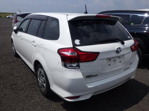 Toyota Corolla Fielder 1.5 Hybrid FWD 2021 White