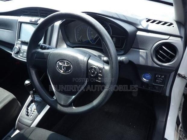 Toyota Corolla Fielder 1.5 Hybrid FWD 2021 White