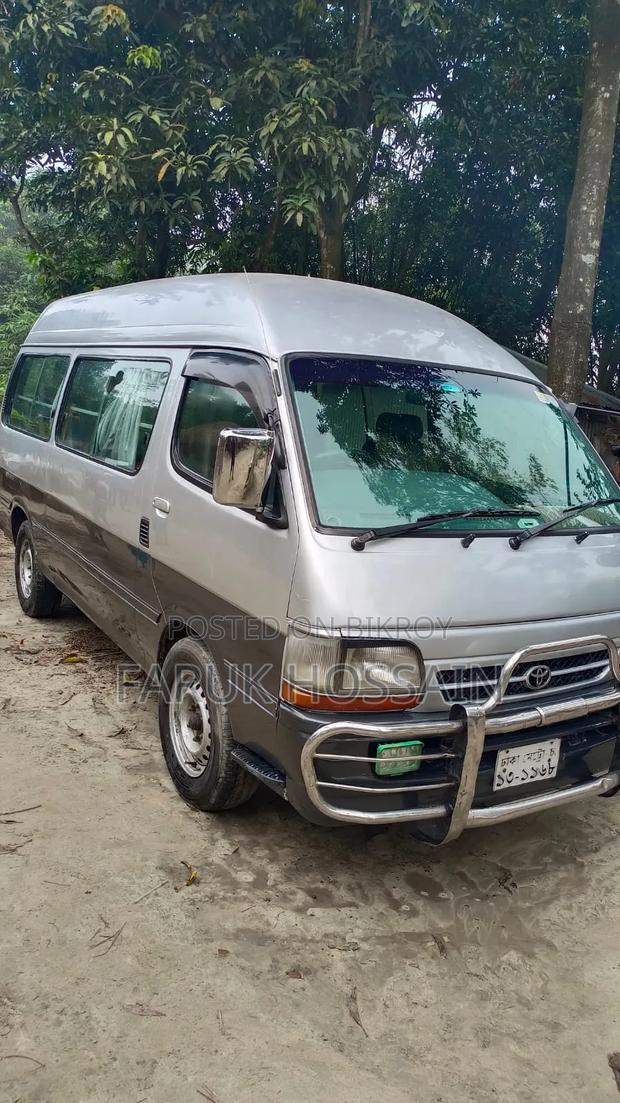 Toyota Grand HiAce 2002 Pearl