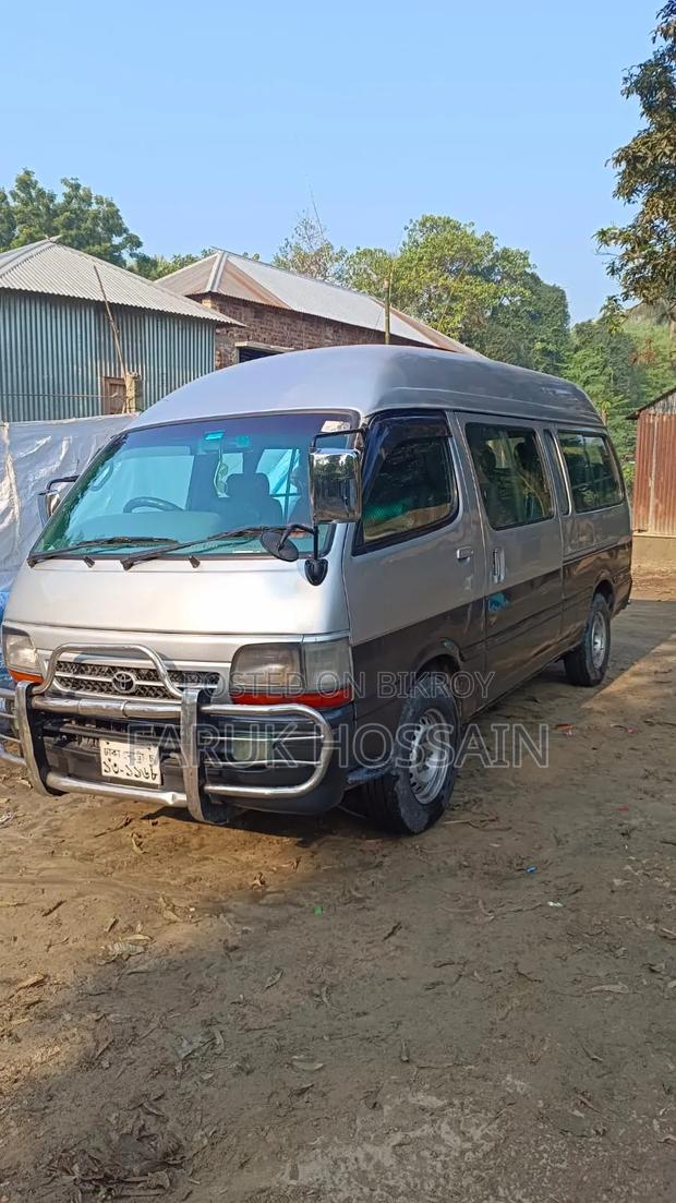 Toyota Grand HiAce 2002 Pearl