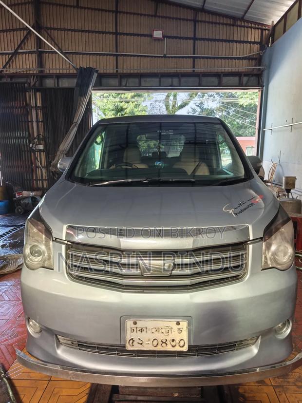 Toyota Noah 2011 Silver