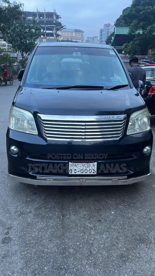 Toyota Noah 2003 Black