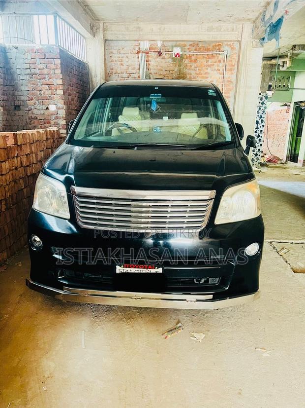 Toyota Noah 2003 Black
