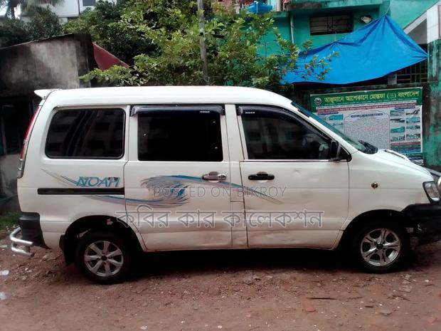 Toyota Noah 2005 Pearl