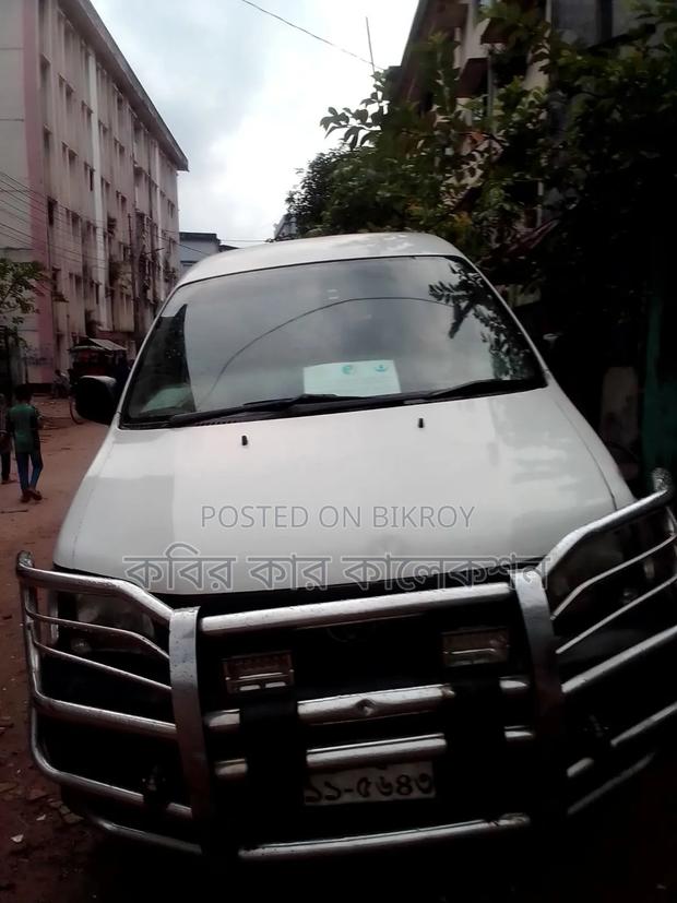 Toyota Noah 2005 Pearl