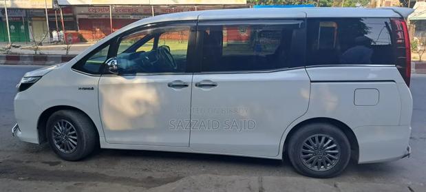 Toyota Noah 1.8 FWD Hybrid (7 seater) 2017 Pearl