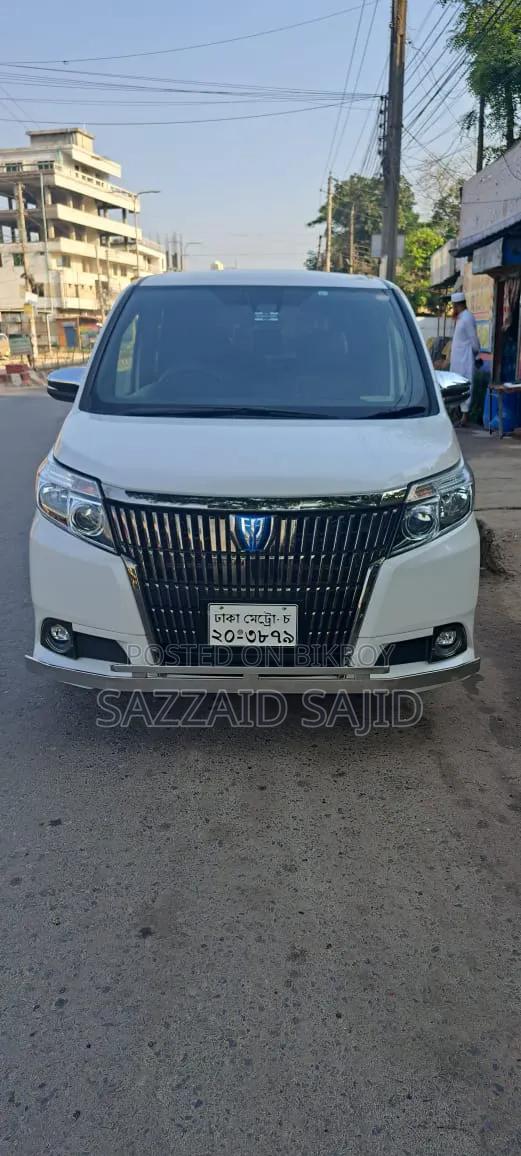 Toyota Noah 1.8 FWD Hybrid (7 seater) 2017 Pearl