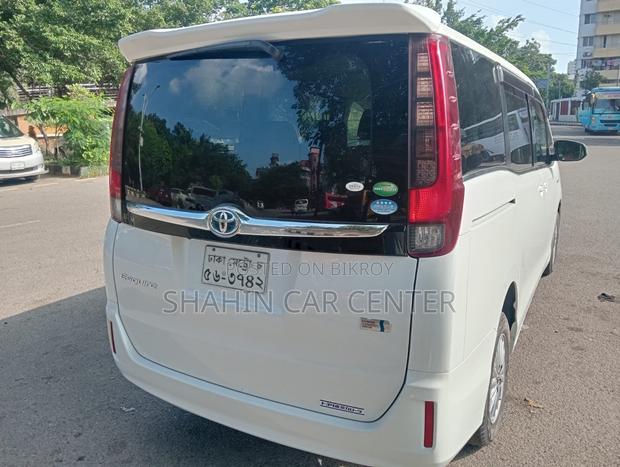 Toyota Noah 1.8 FWD Hybrid (7 seater) 2014 Pearl