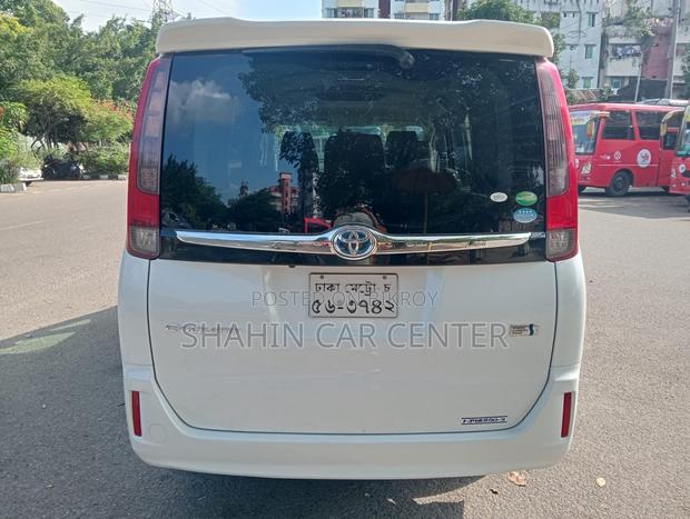 Toyota Noah 1.8 FWD Hybrid (7 seater) 2014 Pearl