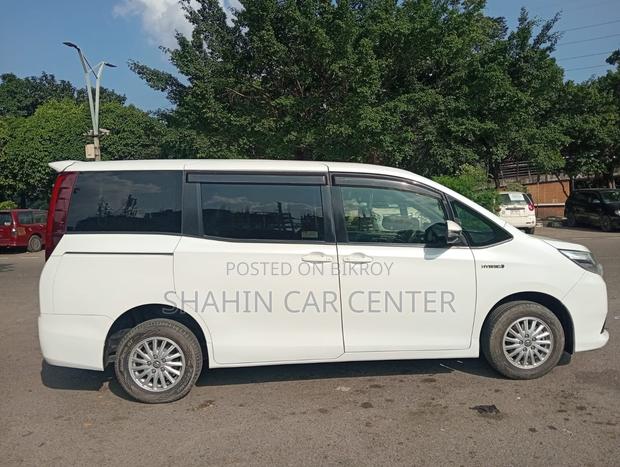 Toyota Noah 1.8 FWD Hybrid (7 seater) 2014 Pearl