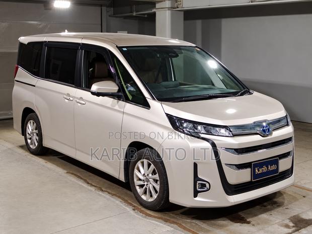 Toyota Noah 2023 Beige