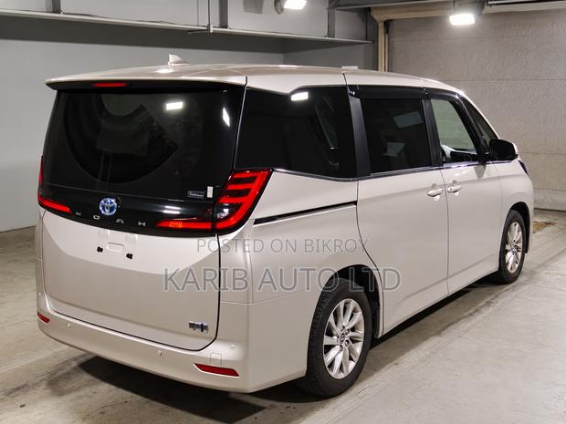 Toyota Noah 2023 Beige