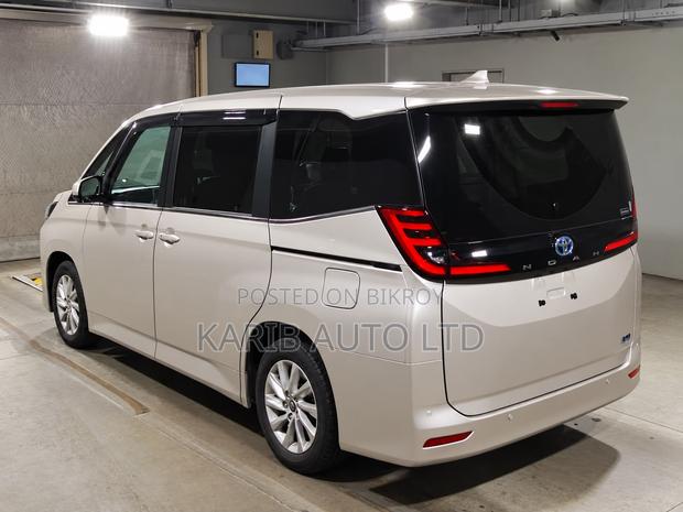 Toyota Noah 2023 Beige