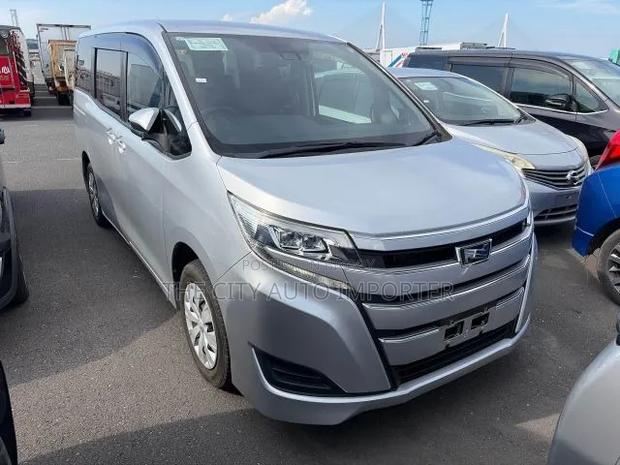 Toyota Noah 2021 Silver