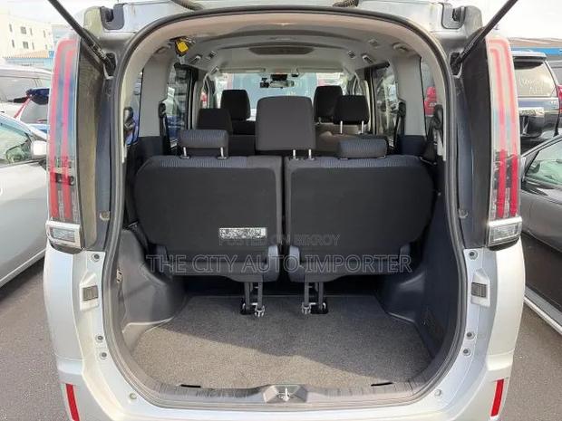 Toyota Noah 2021 Silver