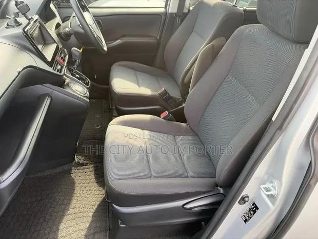Toyota Noah 2021 Silver