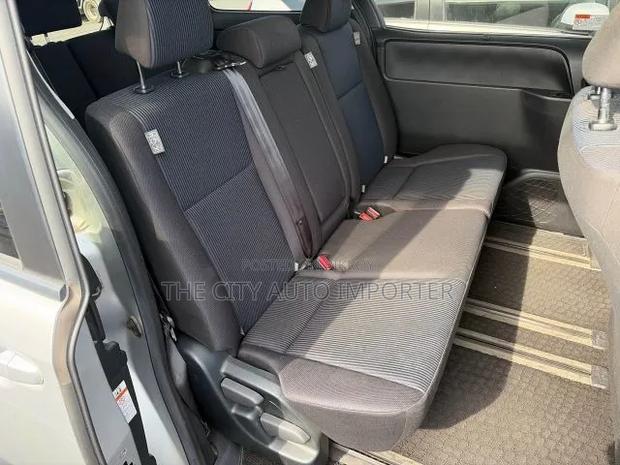 Toyota Noah 2021 Silver